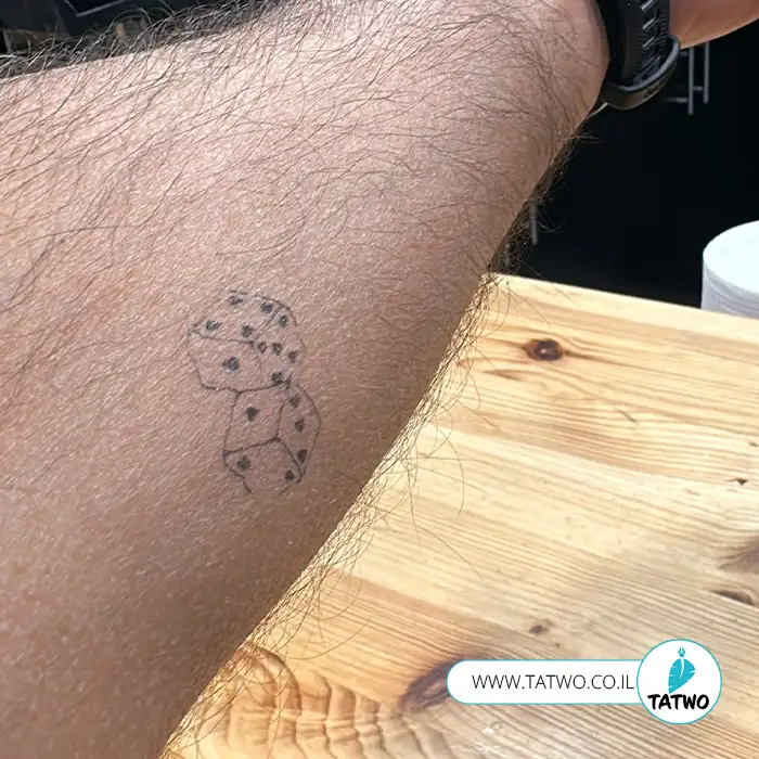 קעקוע קוביות לב
